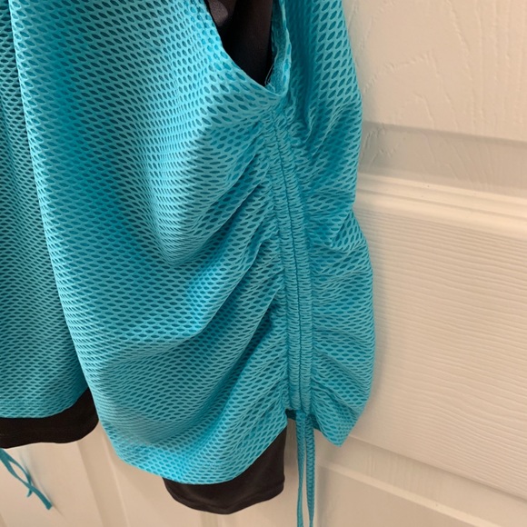 Livi Active Work Out Tank w/ mesh overlay 22/24 - Picture 3 of 5